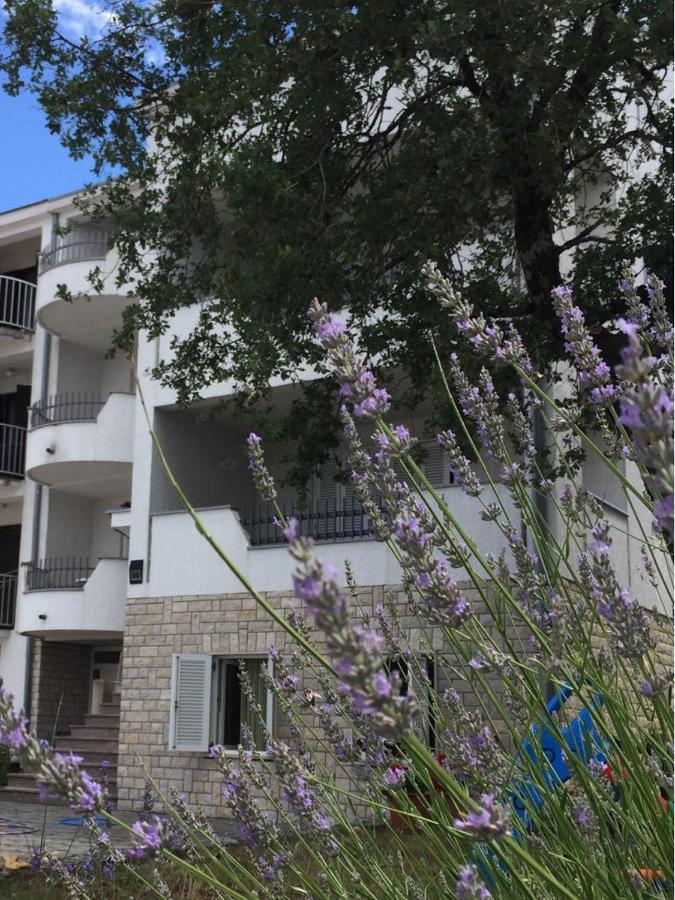 Apartmani Ana Malinska Exterior photo