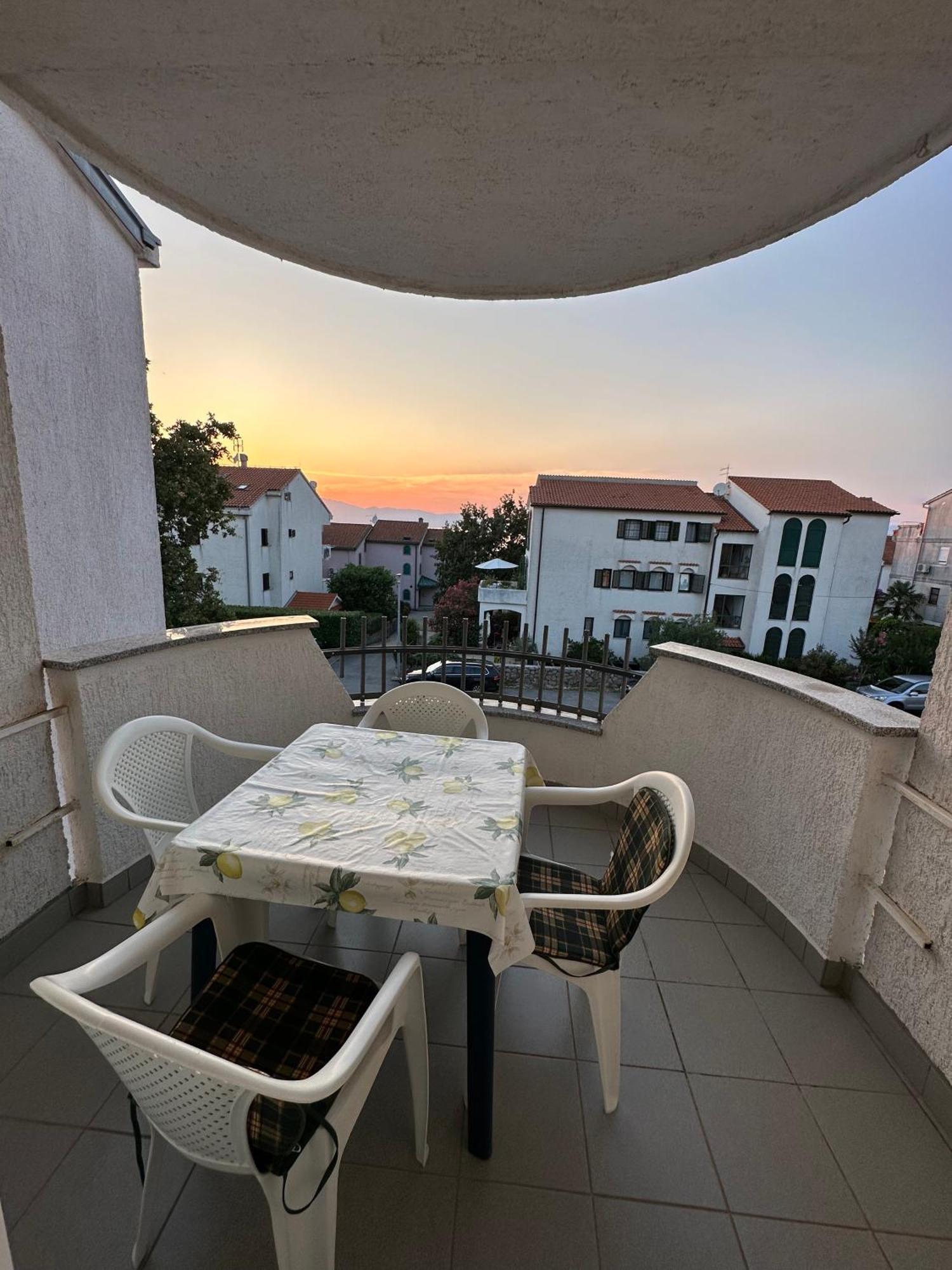 Apartmani Ana Malinska Exterior photo